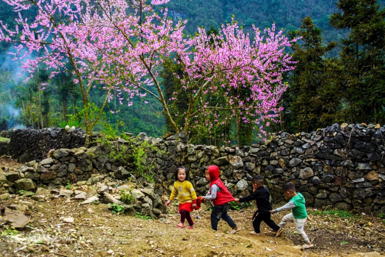 Готель Nha Nghi T&T Донґван Екстер'єр фото